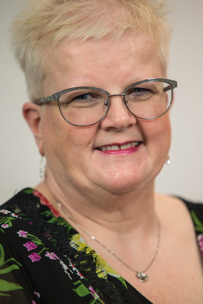 Katy Devyes - AGE National Windscreens key contact for international jobs and finance manager